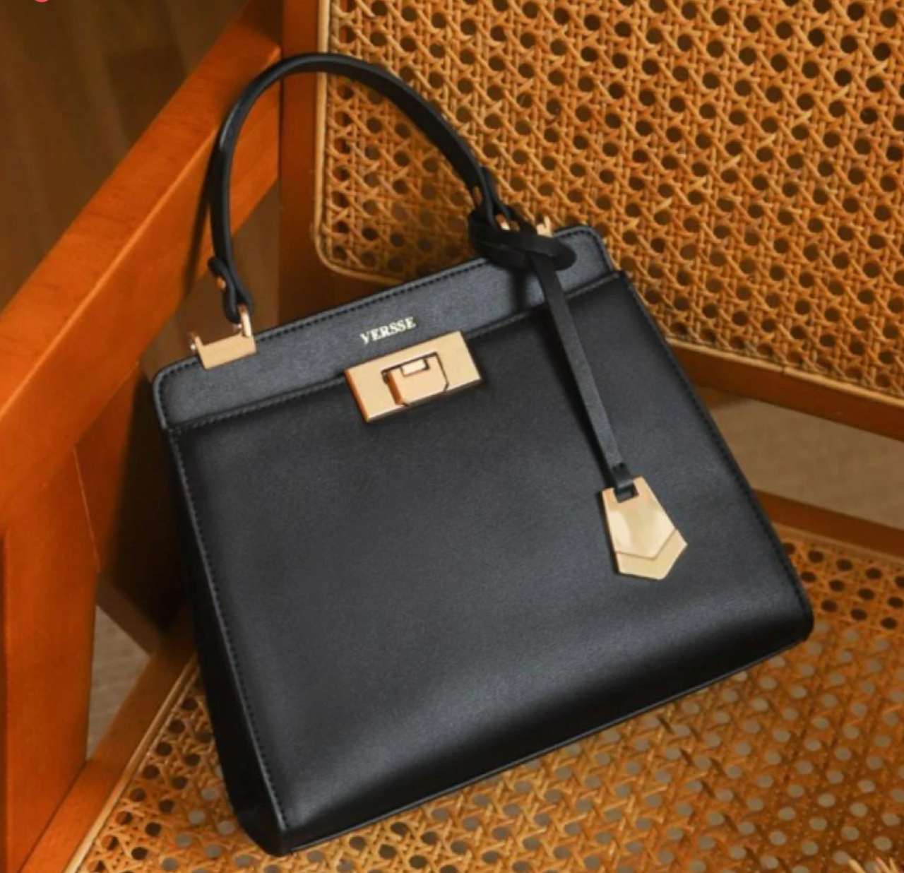 The Versatile and Elegant Everyday Handbag in Classic Black-8150