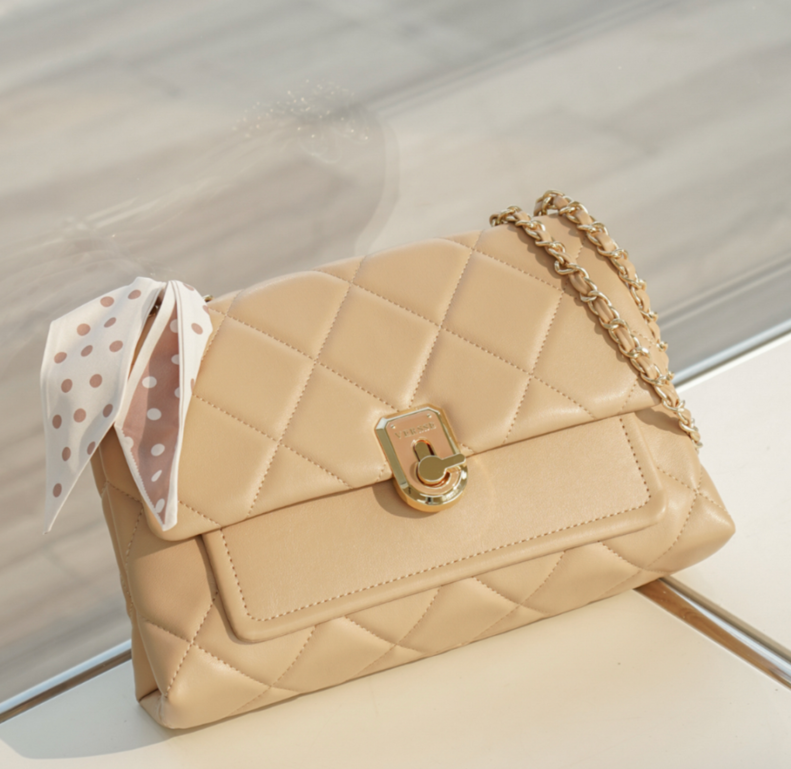 Luxurious Shoulder Bag in Beige-158