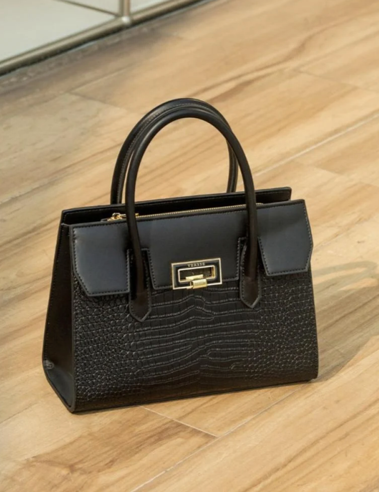 Chic & Refined Croc-Effect Handbag Black - 088