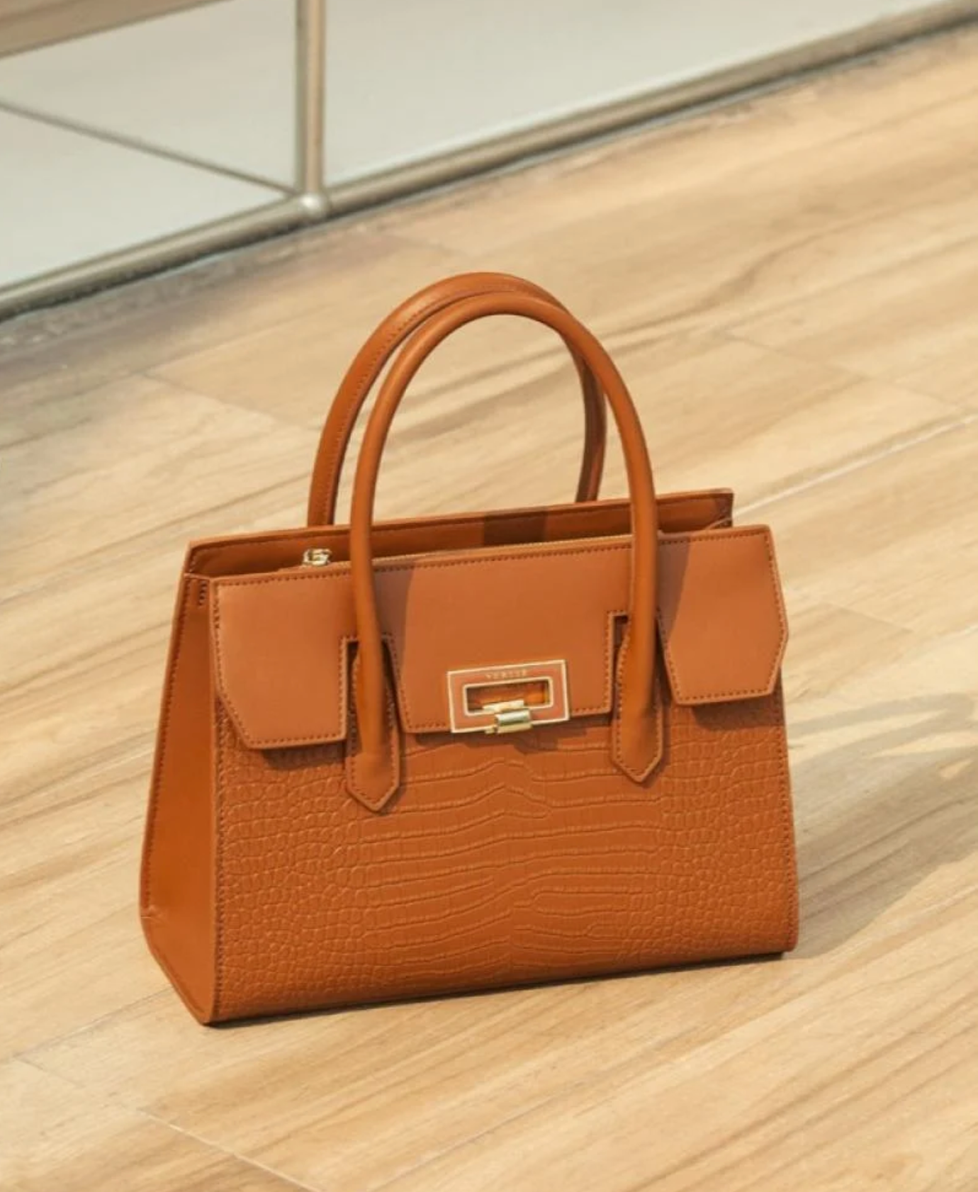 Chic & Refined Croc-Effect Handbag Brown - 088